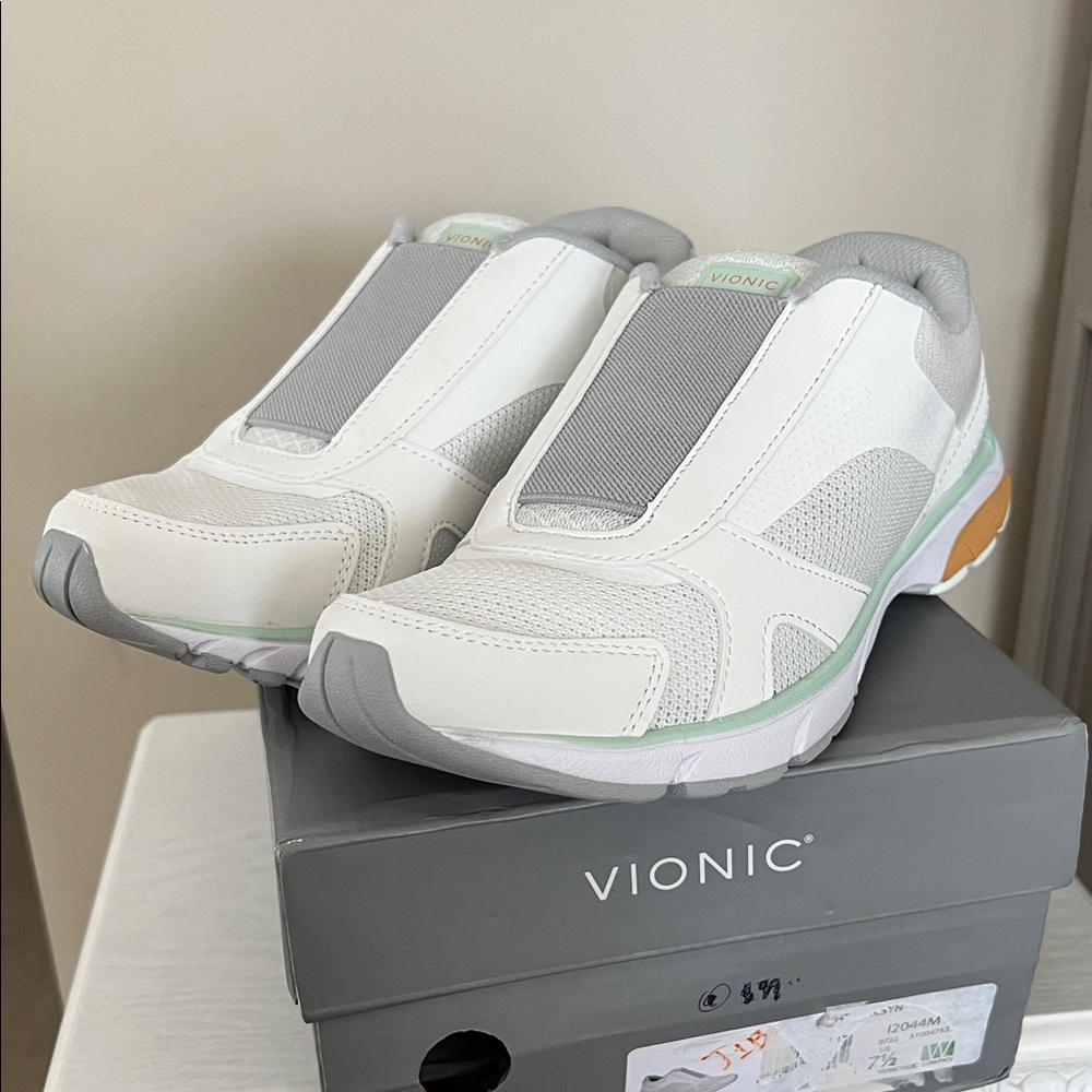 Vionic White & Vapor Green Slip-On Samara ARCH Support Shoes size 7.5 WIDE